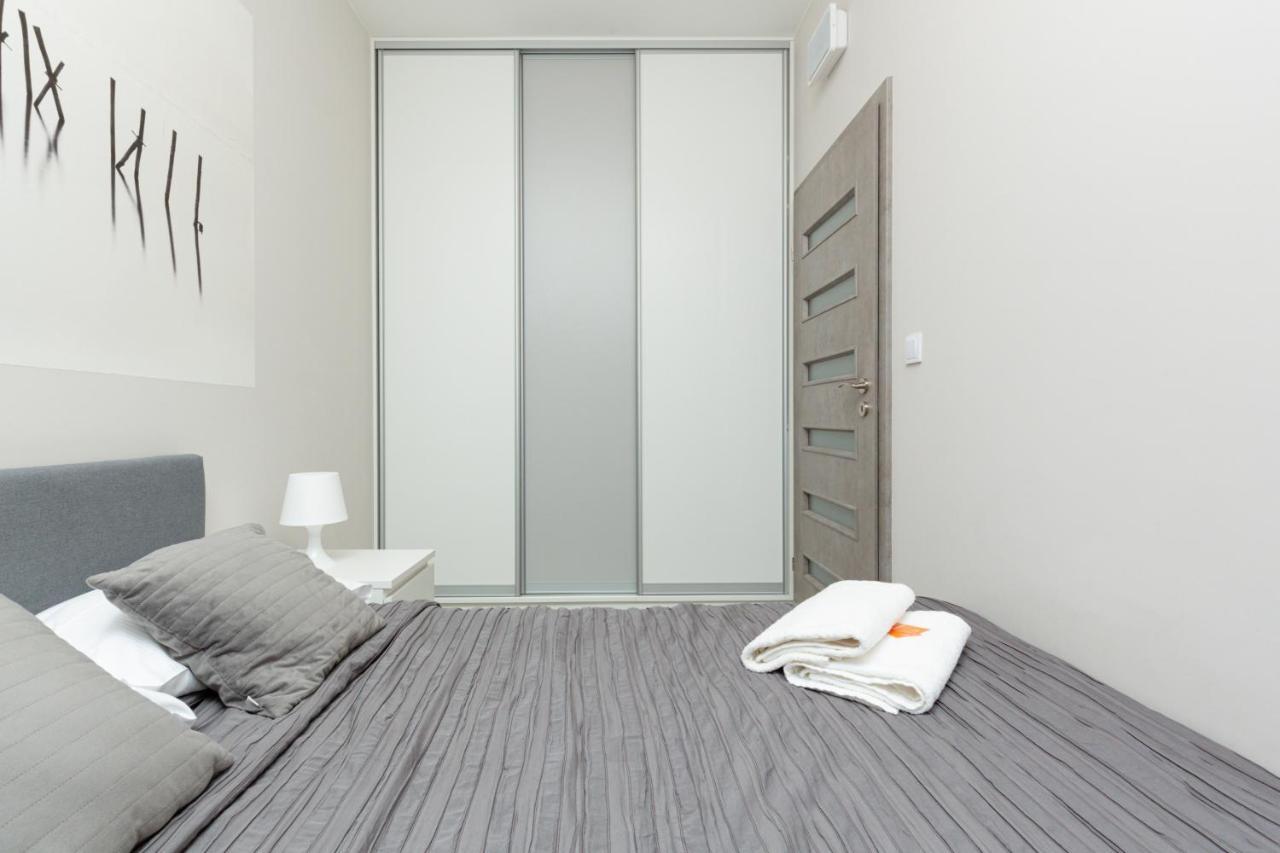 Business Center Apartments Warsaw Wola By Noclegi Renters Eksteriør billede